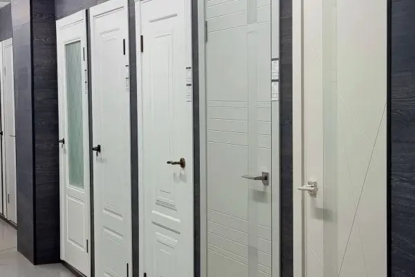 Качество: в нашем салоне межкомнатные и входные двери высокого качества